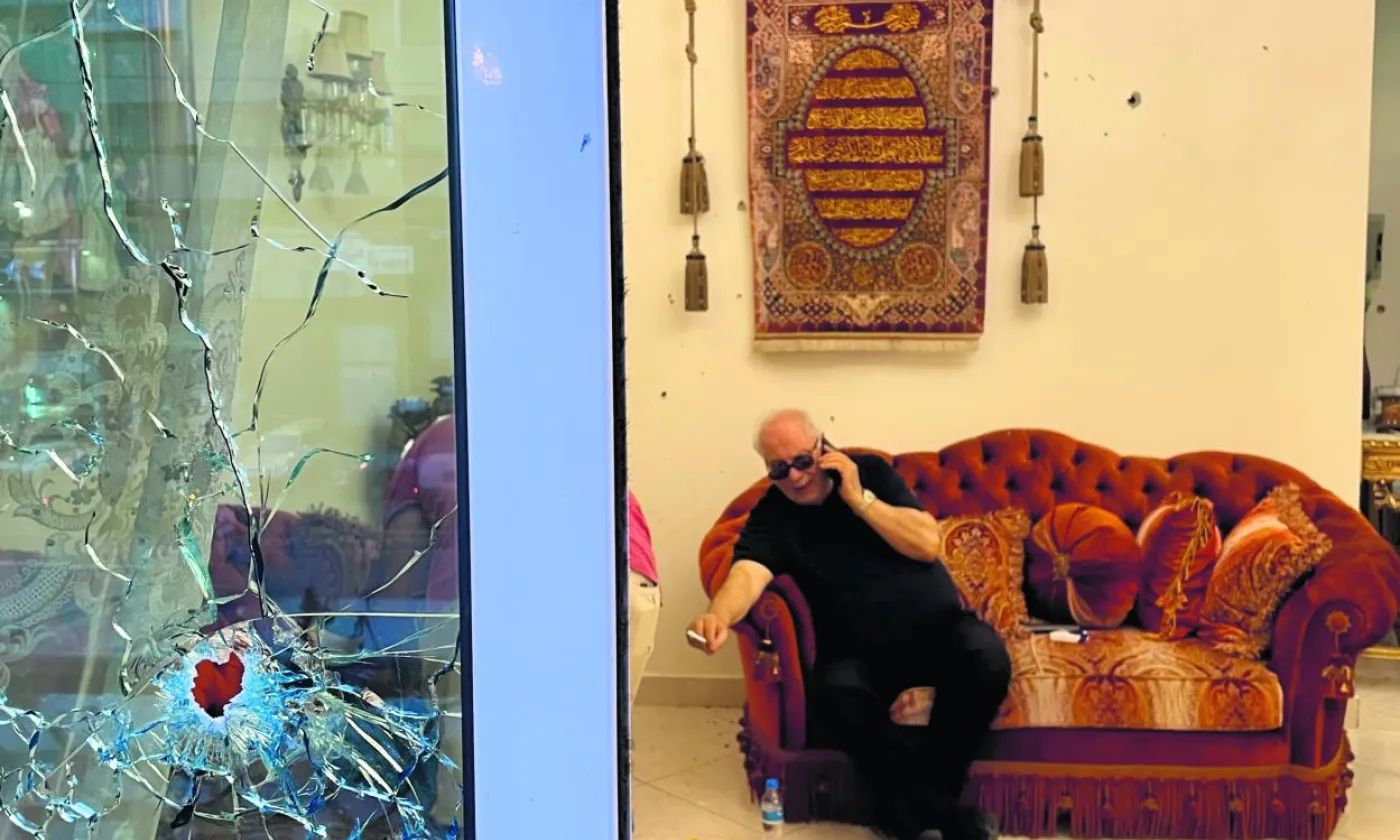 Un habitant de Tayouneh le soir des combats. © Noé Pignède