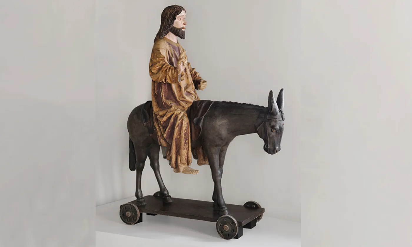 Christ des Rameaux, vers 1480, tilleul et saule polychromés (l'âne et le chariot sont modernes) © Musées de Strasbourg-M. Bertola