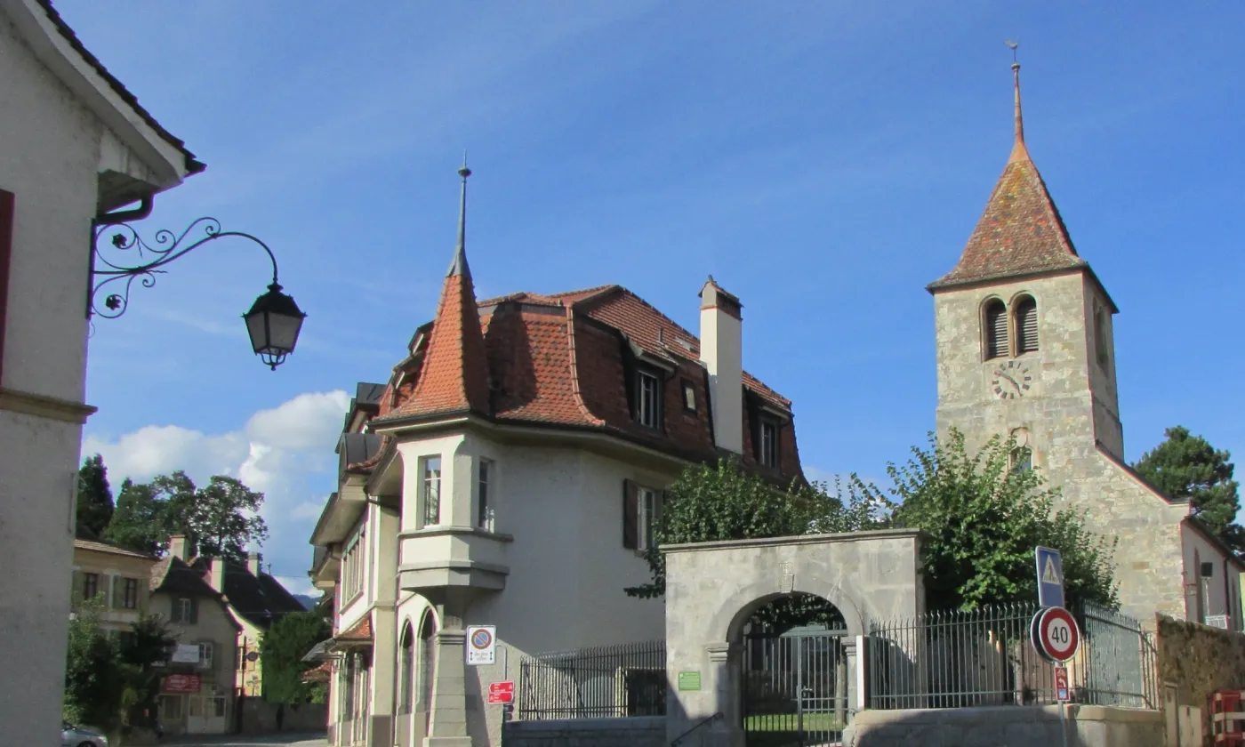 Bevaix (©René Hourdry, CC BY-SA 4.0 Wikimedia Commons)