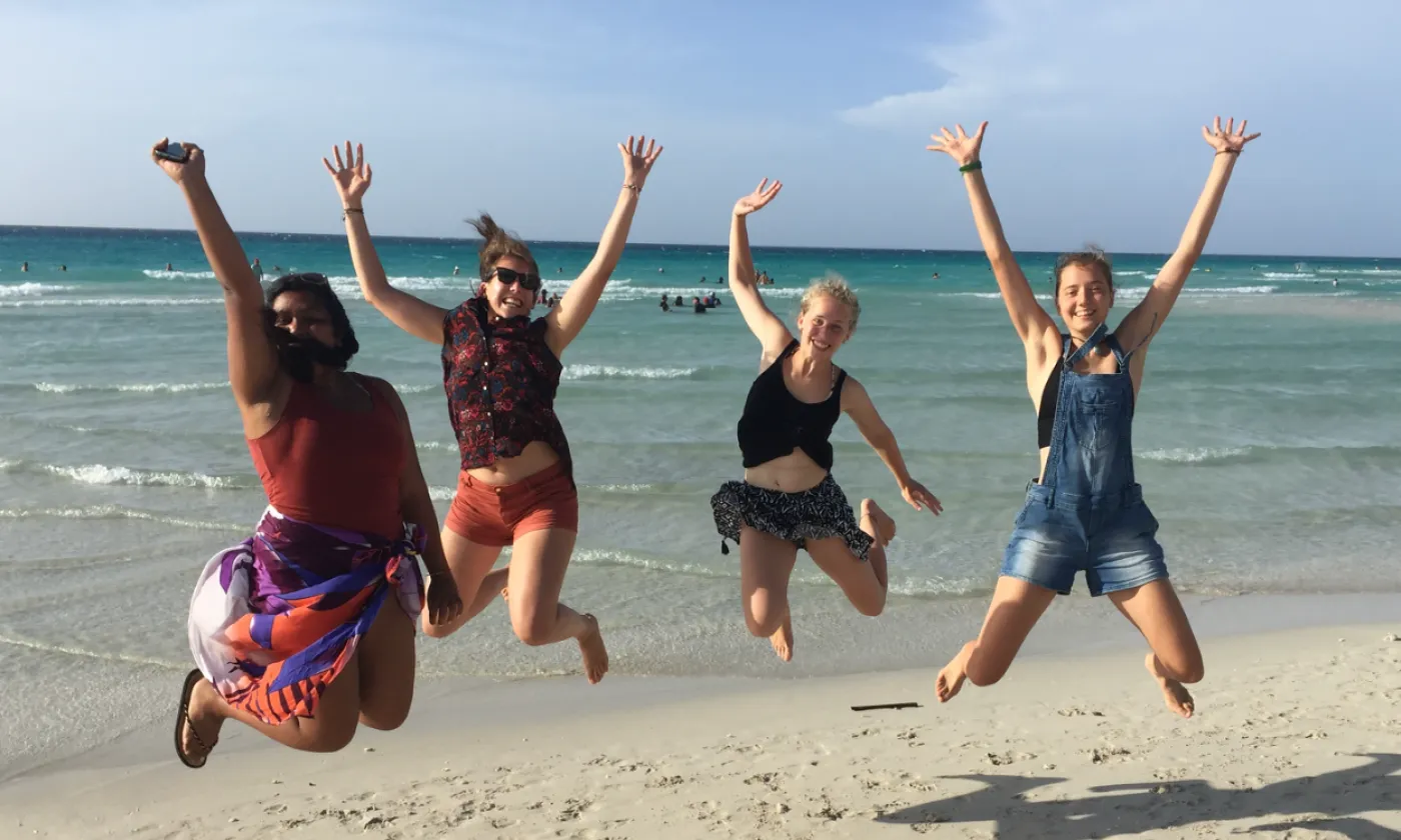 Les camps organisés par les Eglises marquent souvent les jeunes esprits. Ici le voyage à Cuba, en juillet dernier, du groupe post-KT des jeunes du centre-ville de Genève © Myriam Sintado / Réformés - le Journal