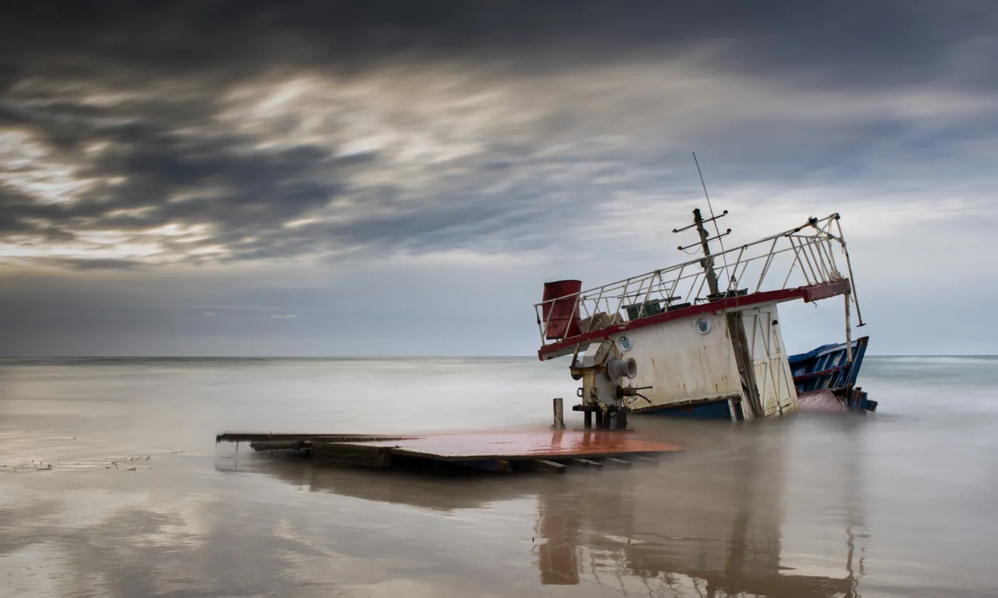 Bateau de migrants échoué après naufrage. IStock