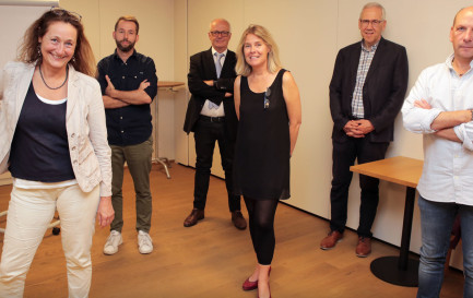 Des membres de RTSreligion: (de g. à d.) Carole Pirker, Pierre Pistoletti, Michel Kocher, Gabrielle Desarzens, Bernard Litzler et Cyril Dépraz / Bernard Hallet, Cath.ch