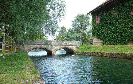 Un pont sur la Venoge. La plateforme entend construire des ponts entre les confessions. / ©iStock / Yves Grau